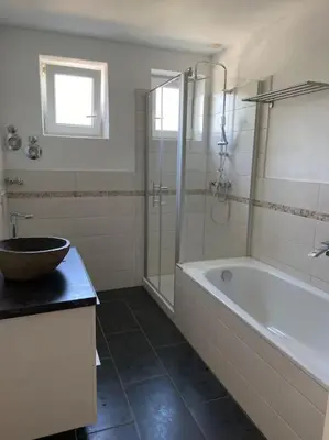 Ein Badezimmer in der Unterkunft Ferienwohnung mit 3 Schlafzimmern im 1 Stock