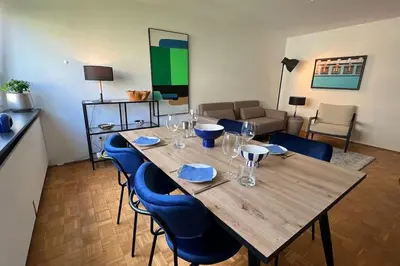 Ein Sitzbereich in der Unterkunft 2 BR- New, cozy apartment for 5 people