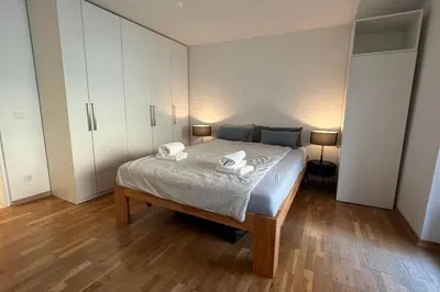 Ein Bett oder Betten in einem Zimmer der Unterkunft 2 BR- New, cozy apartment for 5 people