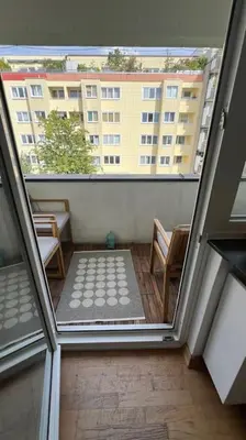 Ein Balkon oder eine Terrasse in der Unterkunft 2 BR- New, cozy apartment for 5 people