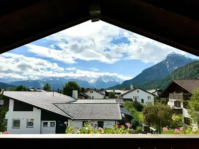 Ein allgemeiner Bergblick oder ein Berglick von der Ferienwohnung aus
