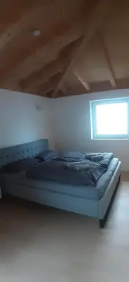 Ein Bett oder Betten in einem Zimmer der Unterkunft 3-Zimmer Ferienwohnung für 6-8 Personen nahe München, Fürstenfeldbruck, Augsburg, Landsberg, Ammersee
