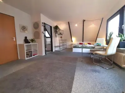 Ein Sitzbereich in der Unterkunft Modern eingerichtetes Zimmer