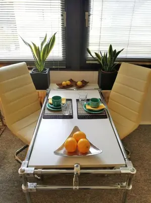 Ein Sitzbereich in der Unterkunft Modern eingerichtetes Zimmer