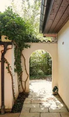 Ein Garten an der Unterkunft 10 min subway U-Bahn to Marienplatz 130 m2 - 4BR - 2Bath