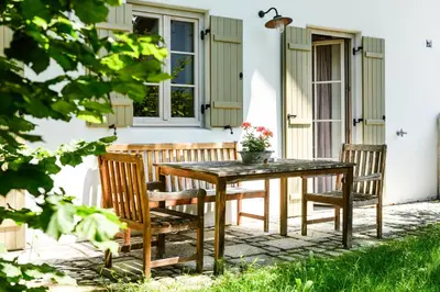 Ein Garten an der Unterkunft Alpenkönig I