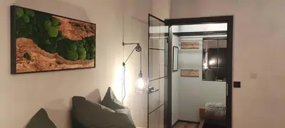 Ein Sitzbereich in der Unterkunft Ferienwohnung Waldgeflüster