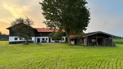 Das Gebäude in dem sich das Ferienhaus befindet