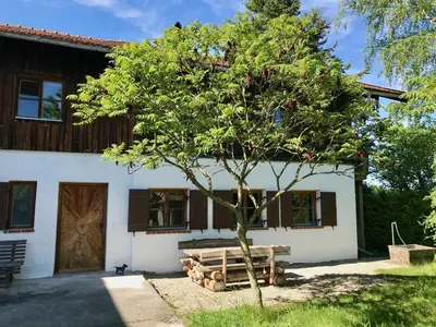 Das Gebäude in dem sich das Ferienhaus befindet