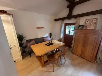 Ein Sitzbereich in der Unterkunft Ferienwohnung Stüberl inklusive Königscard
