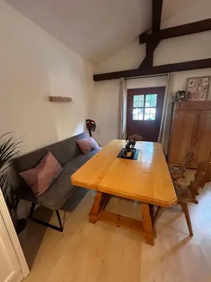 Ein Sitzbereich in der Unterkunft Ferienwohnung Stüberl inklusive Königscard