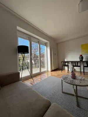 Ein Sitzbereich in der Unterkunft Quiet Family Apartment - 10 min to Center & Oktoberfest - Free Parking - Balcony - near Nymphenburg Palace & Botanical garden