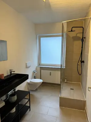 Ein Badezimmer in der Unterkunft Quiet Family Apartment - 10 min to Center & Oktoberfest - Free Parking - Balcony - near Nymphenburg Palace & Botanical garden