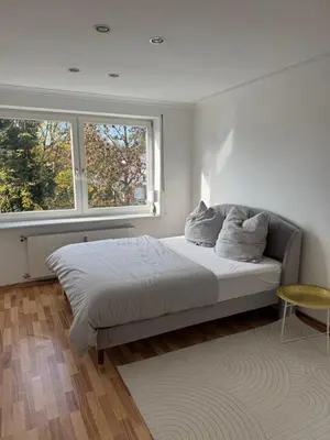 Ein Bett oder Betten in einem Zimmer der Unterkunft Quiet Family Apartment - 10 min to Center & Oktoberfest - Free Parking - Balcony - near Nymphenburg Palace & Botanical garden
