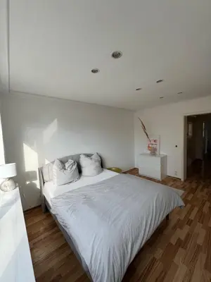 Ein Bett oder Betten in einem Zimmer der Unterkunft Quiet Family Apartment - 10 min to Center & Oktoberfest - Free Parking - Balcony - near Nymphenburg Palace & Botanical garden