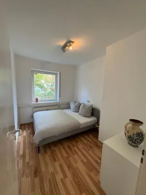 Ein Bett oder Betten in einem Zimmer der Unterkunft Quiet Family Apartment - 10 min to Center & Oktoberfest - Free Parking - Balcony - near Nymphenburg Palace & Botanical garden