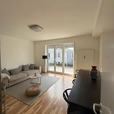Quiet Family Apartment - 10 min to Center & Oktoberfest - Free Parking - Balcony - near Nymphenburg Palace & Botanical garden