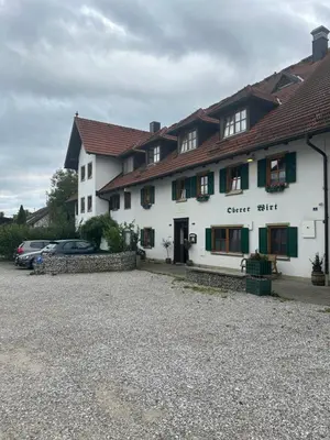 Das Gebäude in dem sich das Gasthaus befindet