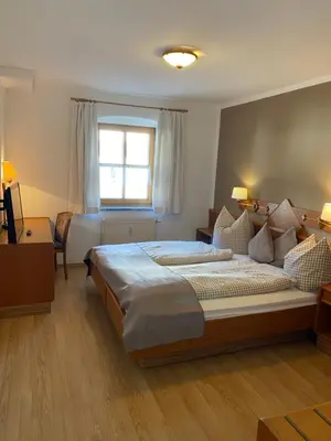 Ein Bett oder Betten in einem Zimmer der Unterkunft Gasthof Oberer Wirt Biburg