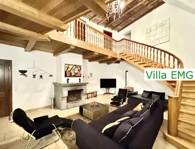 TV/Unterhaltungsangebot in der Unterkunft Luxus Ferienhaus Villa EMG München in Moosburg mit Pool, SPA, Kamin, Wald, See für Familien Gruppen bis 24 Personen