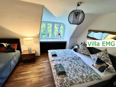 Ein Bett oder Betten in einem Zimmer der Unterkunft Luxus Ferienhaus Villa EMG München in Moosburg mit Pool, SPA, Kamin, Wald, See für Familien Gruppen bis 24 Personen