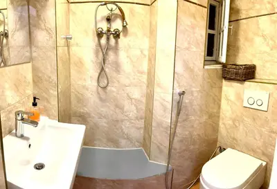 Ein Badezimmer in der Unterkunft Schiller-14