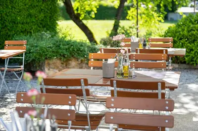 Ein Garten an der Unterkunft Hotel Olympia Schießanlage