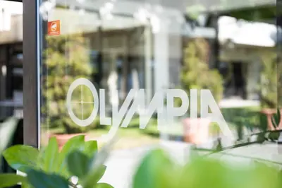 Ein Zertifikat, Auszeichnung, Logo oder anderes Dokument, das in der Unterkunft Hotel Olympia Schießanlage ausgestellt ist