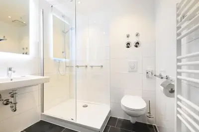 Ein Badezimmer in der Unterkunft Hotel Olympia Schießanlage