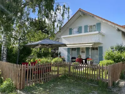 Ein Garten an der Unterkunft Charmantes Ferienhaus Luise im Allgäu
