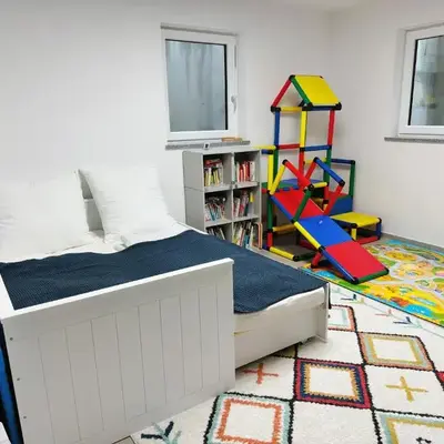 EMMA Gardencity Basement Flat