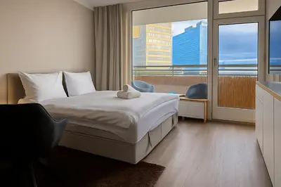 Ein Bett oder Betten in einem Zimmer der Unterkunft Stunning Munich Panorama Loft & Arena View