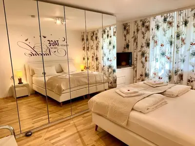 Ein Bett oder Betten in einem Zimmer der Unterkunft Murnau am Staffelsee Keni, dieTop-Ferienwohnung