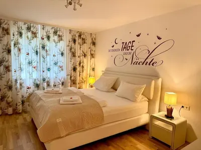Ein Bett oder Betten in einem Zimmer der Unterkunft Murnau am Staffelsee Keni, dieTop-Ferienwohnung