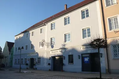 Das Gebäude in dem sich das Gasthaus befindet