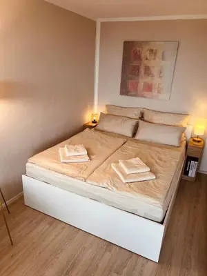 Ein Bett oder Betten in einem Zimmer der Unterkunft Penthouse studio apartment with terrace near Audi