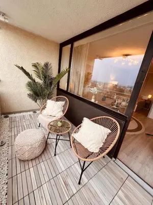 Ein Sitzbereich in der Unterkunft Penthouse studio apartment with terrace near Audi