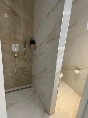 Ein Badezimmer in der Unterkunft 2 Zim helles KG Apartment