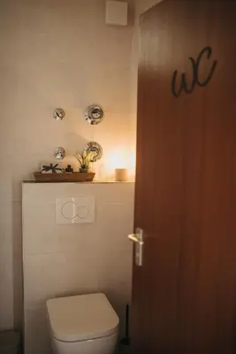 Ein Badezimmer in der Unterkunft Ferienwohnung am Bichl - Stilvoll mit Terrasse, Carport und Gästekarte