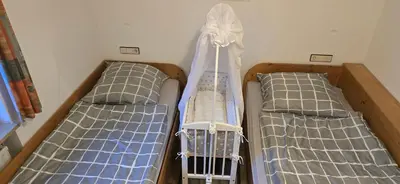 Ein Bett oder Betten in einem Zimmer der Unterkunft Ferienwohnung auf dem Dorf