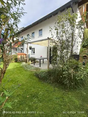 Ein Garten an der Unterkunft Ferienwohnung Rösenau