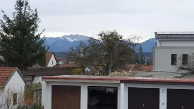 Ein allgemeiner Bergblick oder ein Berglick von der Ferienwohnung aus