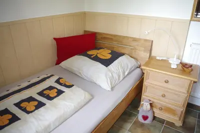 Ein Bett oder Betten in einem Zimmer der Unterkunft Gemütlich und verkehrsgünstig wohnen in Oberbayern