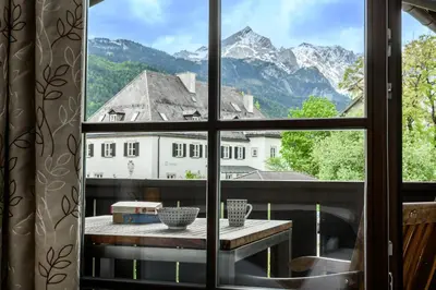 Ein allgemeiner Bergblick oder ein Berglick von der Ferienwohnung aus