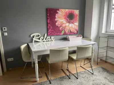 Grundriss der Unterkunft Architect-Apartments 80qm 3 Schlafzimmer, integrierter Küche und Bad, 2min von A8, Garten mit Sitzgruppe, ruhig und modern