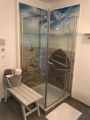 Ein Badezimmer in der Unterkunft Architect-Apartments 80qm 3 Schlafzimmer, integrierter Küche und Bad, 2min von A8, Garten mit Sitzgruppe, ruhig und modern