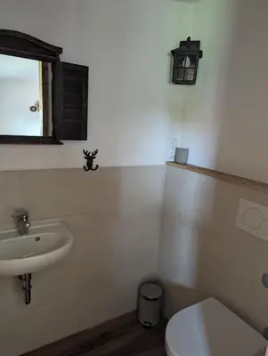 Ein Badezimmer in der Unterkunft Ferienwohnung Goasnstoi - mit HotTub und Bergblick im Inntal