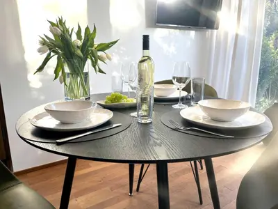 Getränke in der Unterkunft Blueberry Living - Wohlfühl-Apartment Starnberger See, Design, Sport & Natur