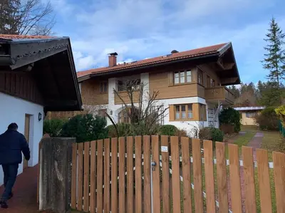 Das Gebäude in dem sich die Ferienwohnung befindet