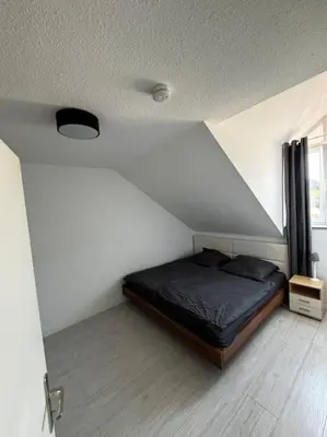 Ein Bett oder Betten in einem Zimmer der Unterkunft Traumhafte Wohnung direkt am See, S-Bahn nähe